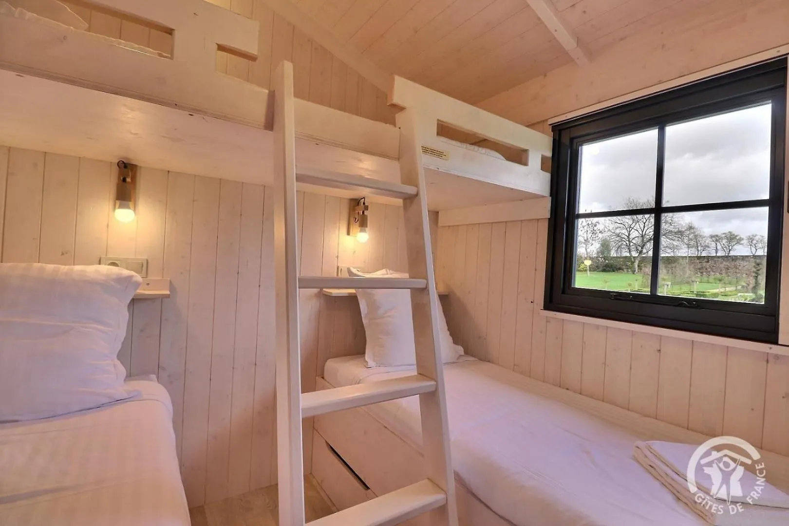 Mezieres-Sur-Couesnon Lodge Des Vignes 0*,